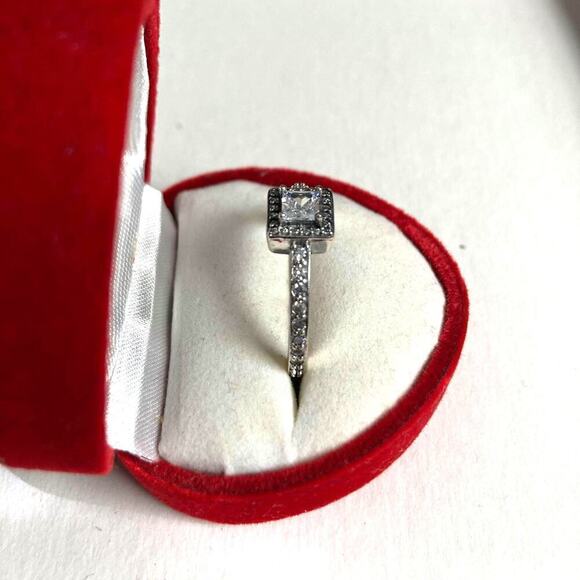 Size 8 Square CZ Sparkle Halo 925 Ring - Picture 3 of 9